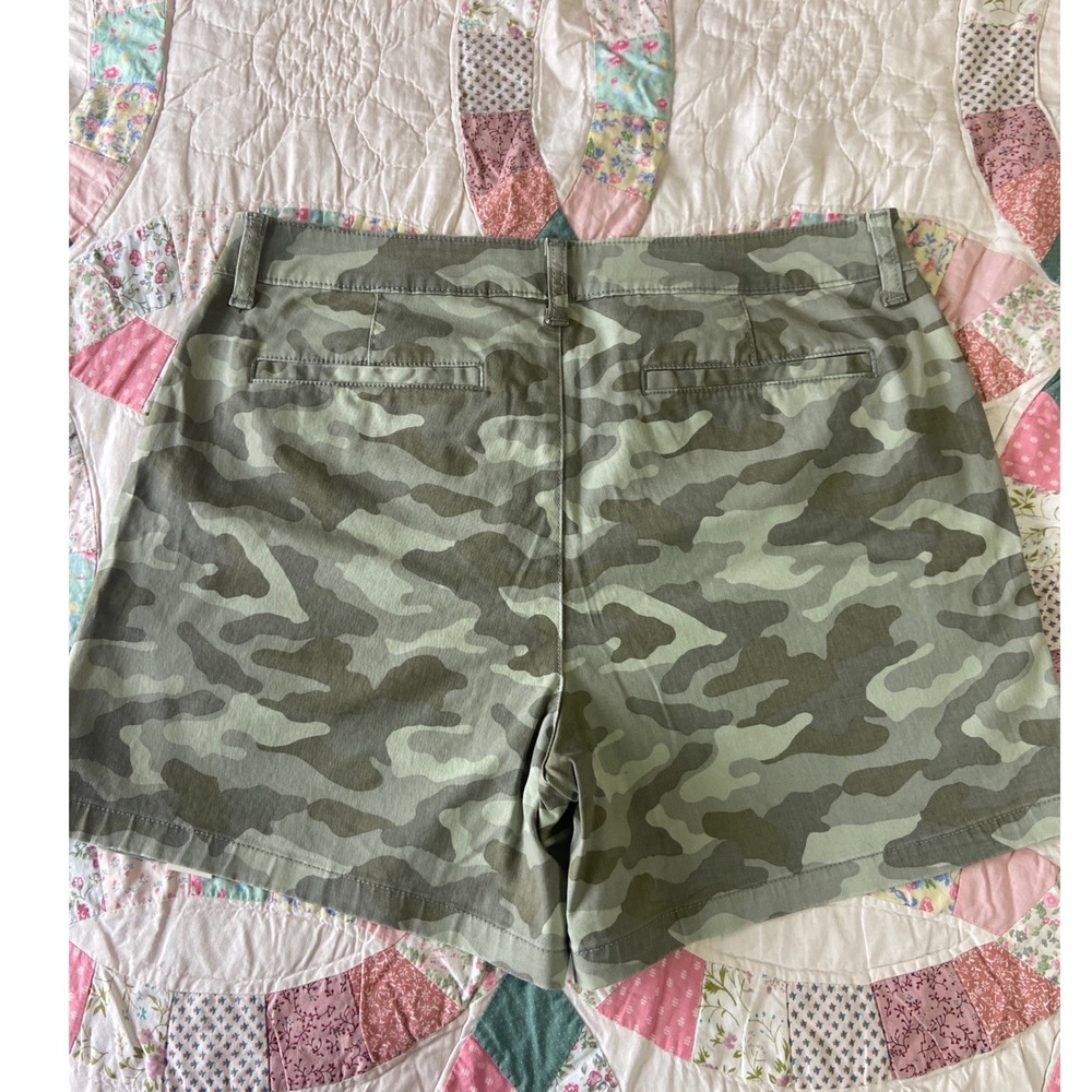 ANA A New Approach Womens Camo Mid-Rise Midi Shorts Green Camouflage Size 12 NWT - Picture 7 of 7